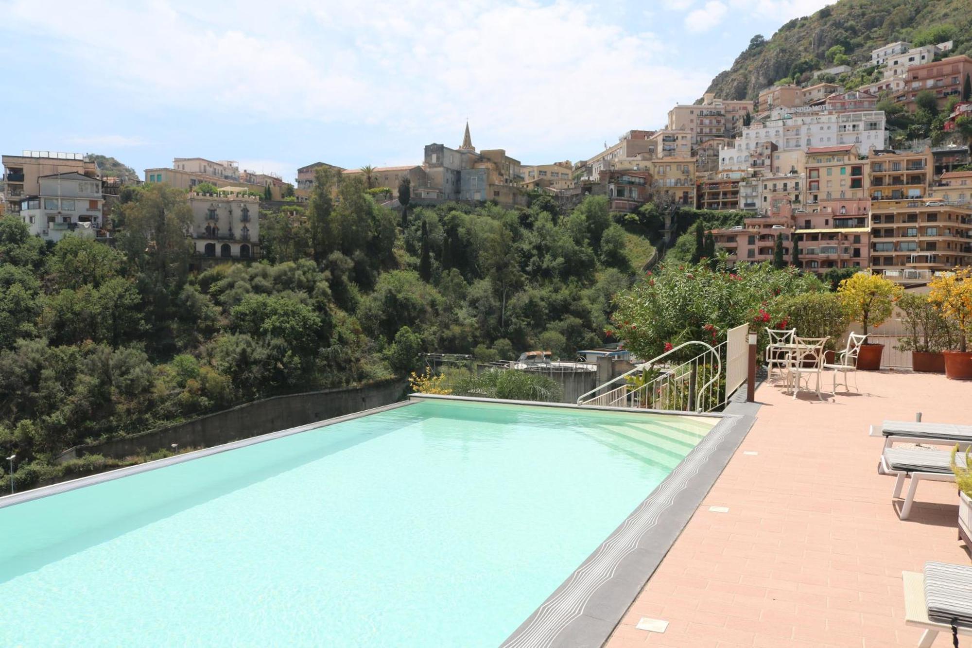 Vila Taormina Skyline Exteriér fotografie